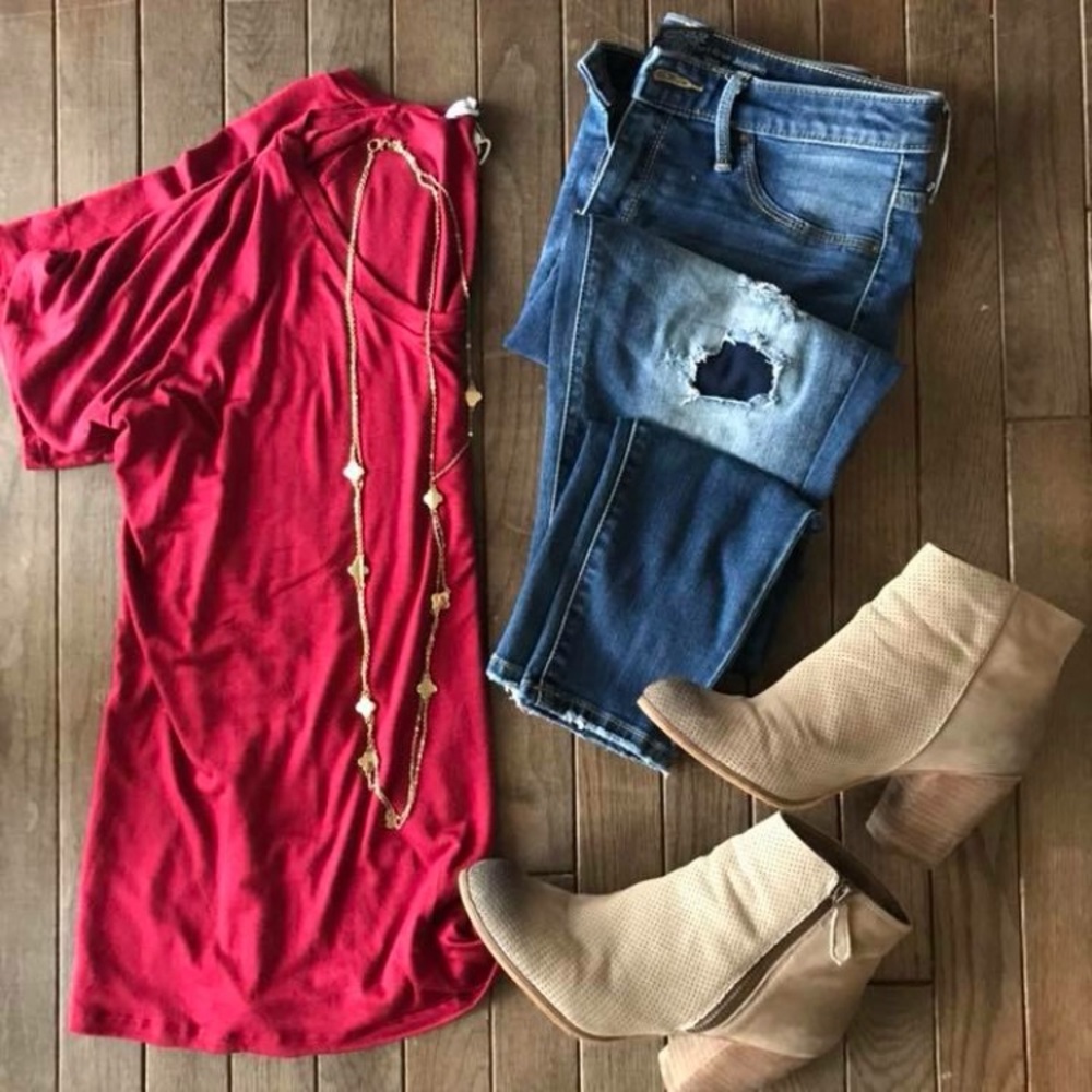 Ashley LeMieux label perfect tee maroon red
